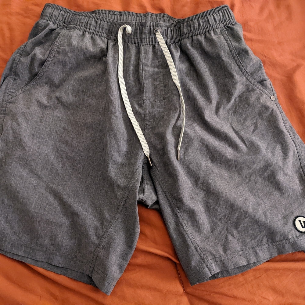Men's Vuori Kore Shorts Sz M Grey